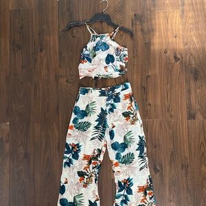 Two Piece Crop Top & Pants 🌺🌿✨